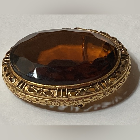 VINTAGE GOLD TONE FACETED TOPAZ COLOR BROOCH - UNSIGNED - Picture 2 of 9